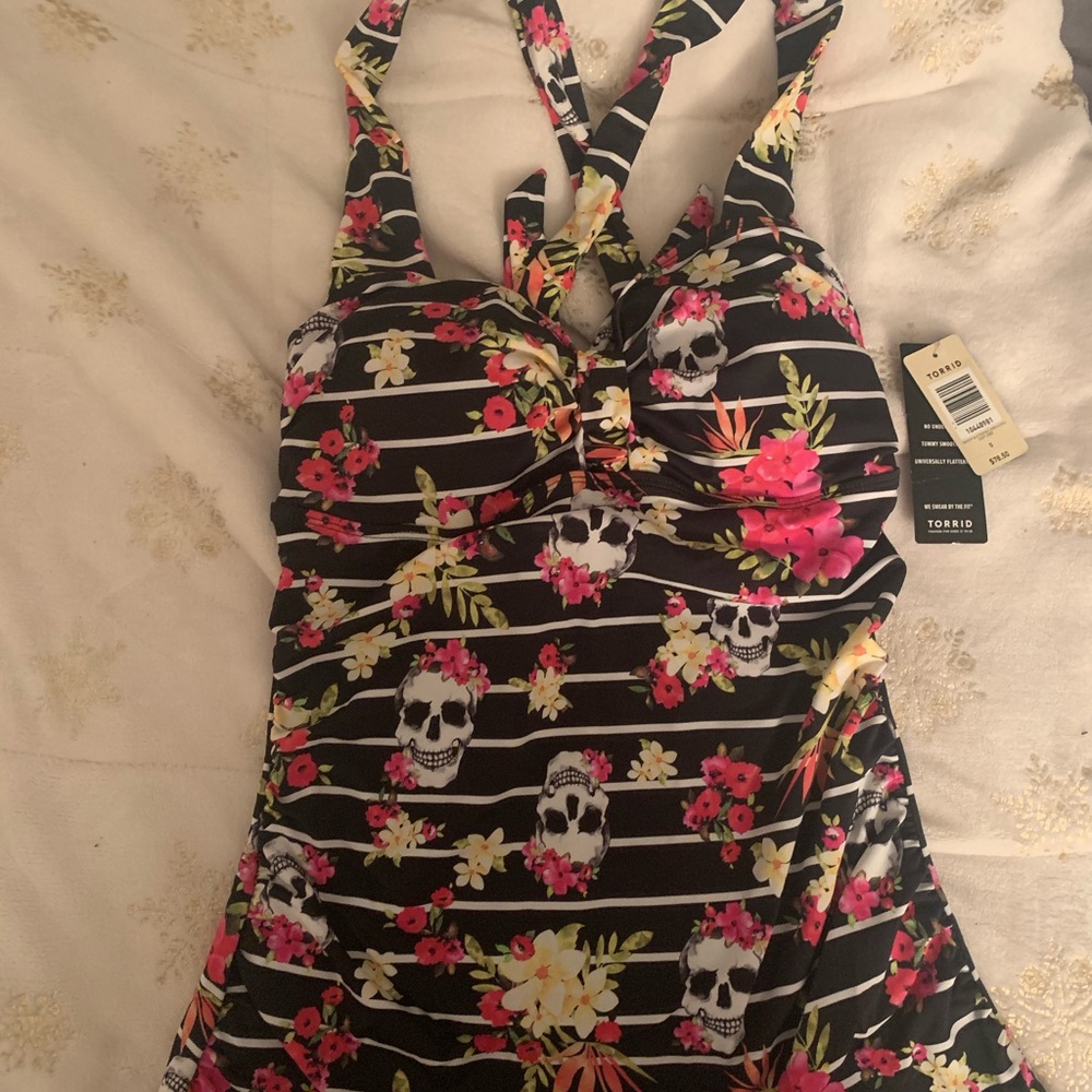 Torrid Skull and Flowers Tankini Top, Size 0